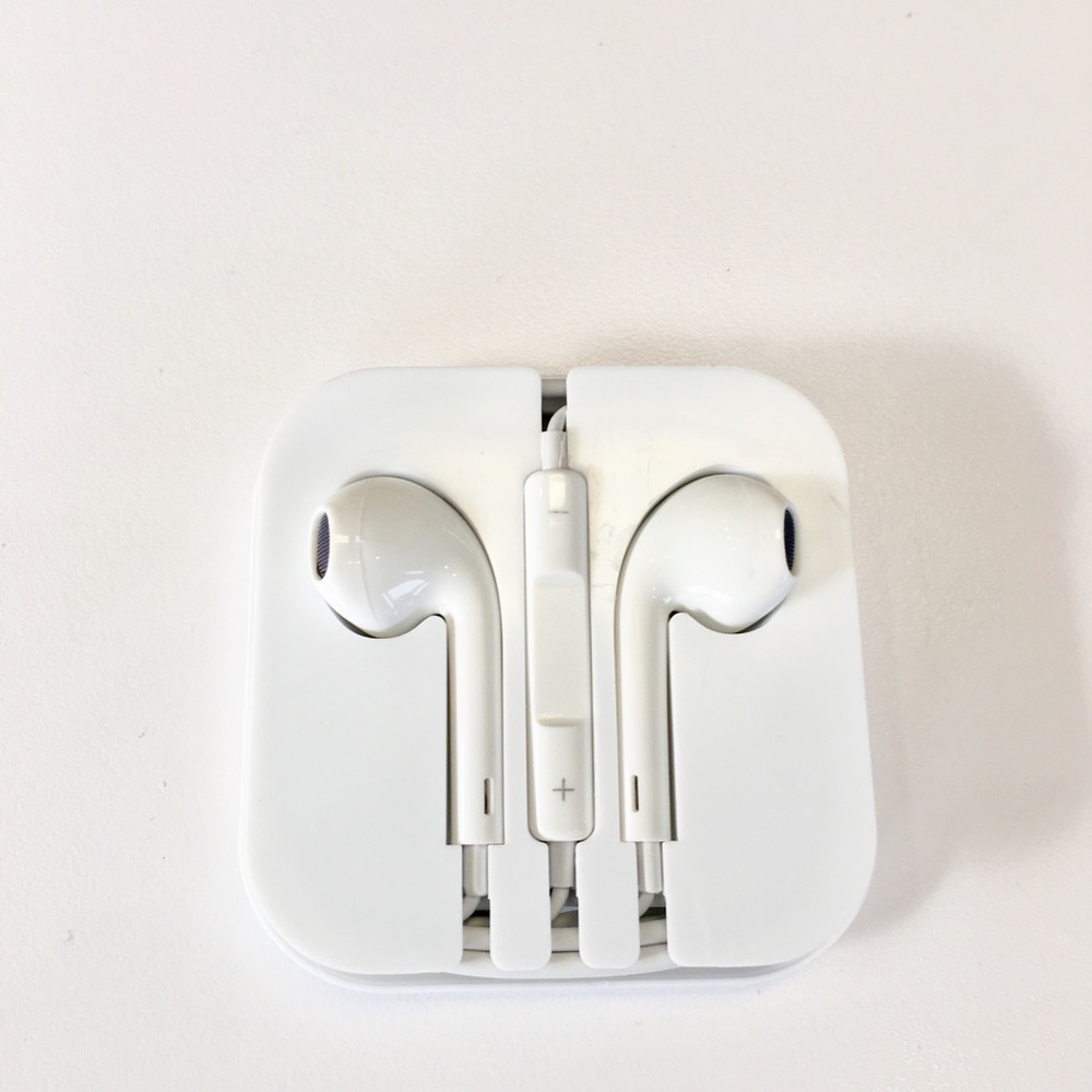 New Headphones Compatible With Apple IPhone 6,5,4S